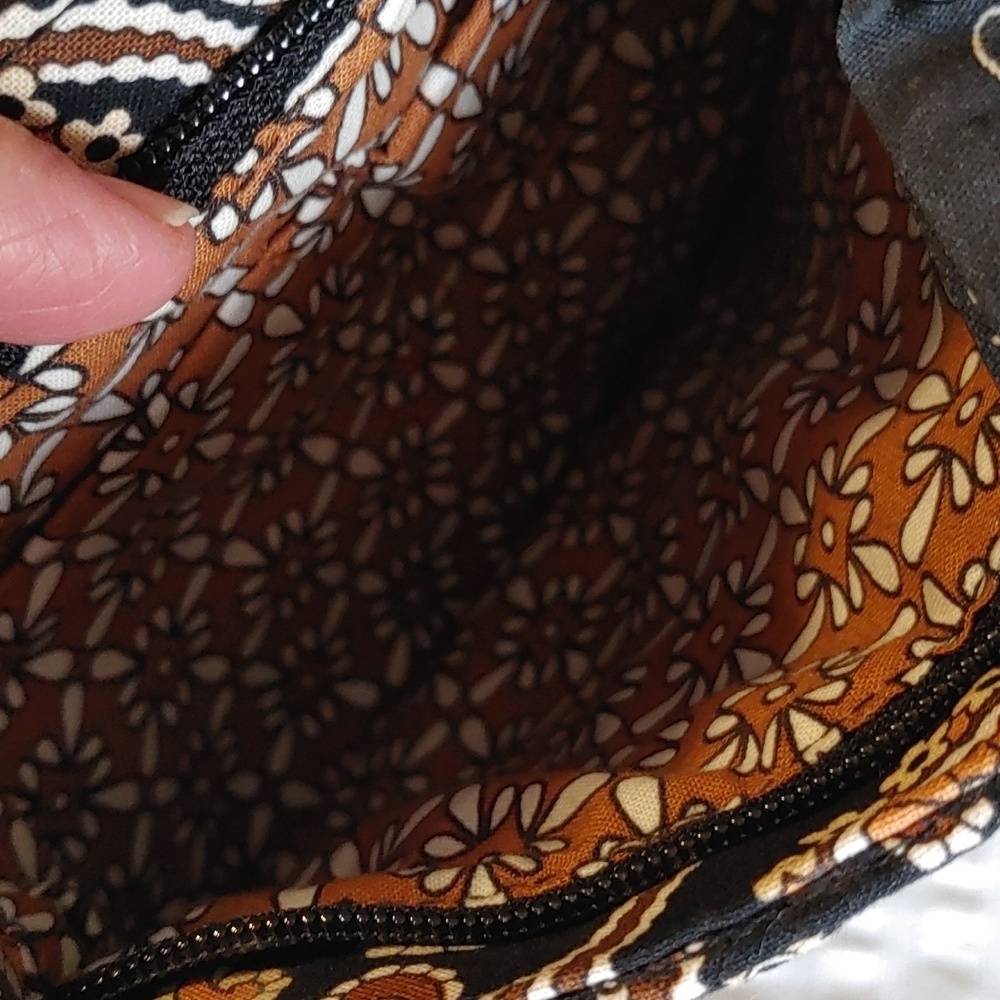 ⭐Host Pick⭐Compact Vera Bradley Quilted Hannah Bag in Cafe Latte Shade - Picture 6 of 9